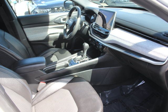 Used 2024 Jeep Compass Latitude AWD/4WD image 34