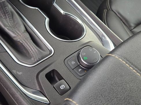 Used 2023 Chevrolet Traverse LT image 31