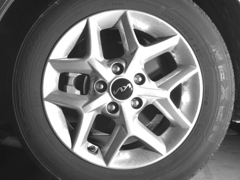 Used 2025 Kia Soul LX w/ LX Technology Package image 12