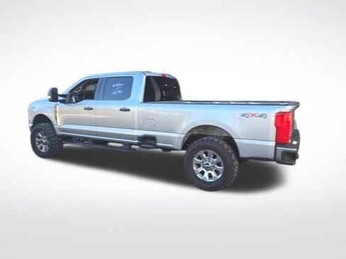 Used 2024 Ford F350 XLT image 3