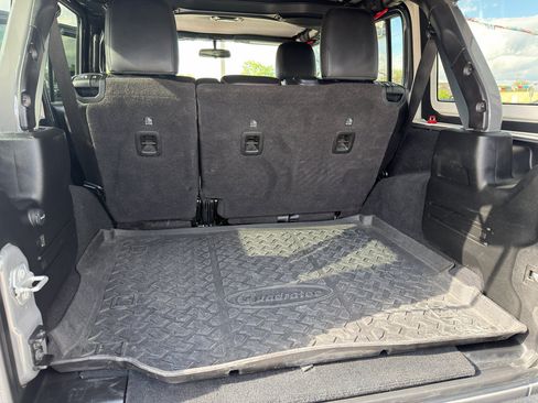 Used 2020 Jeep Wrangler Unlimited Rubicon w/ LED Lighting Group AWD/4WD image 23