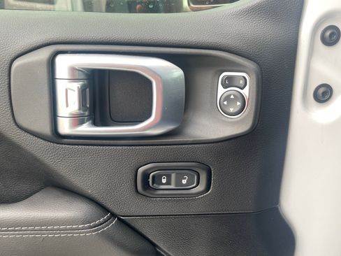 Used 2021 Jeep Wrangler Unlimited Sahara w/ Cold Weather Group image 19