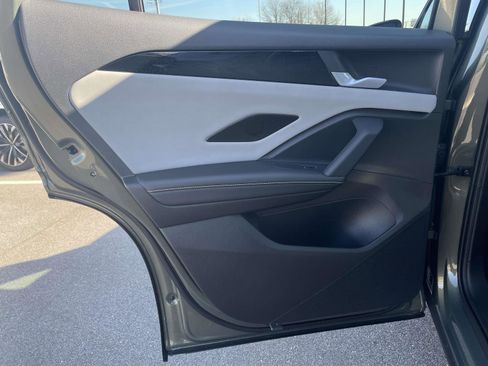New 2026 Volkswagen Tiguan SE R-Line FWD image 11