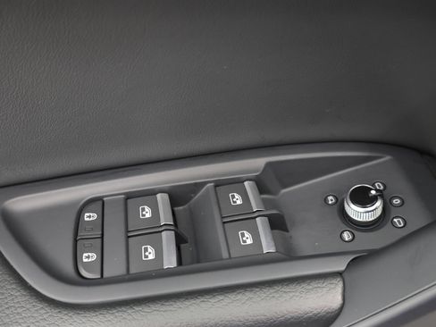 Used 2025 Audi Q5 2.0T Premium image 41