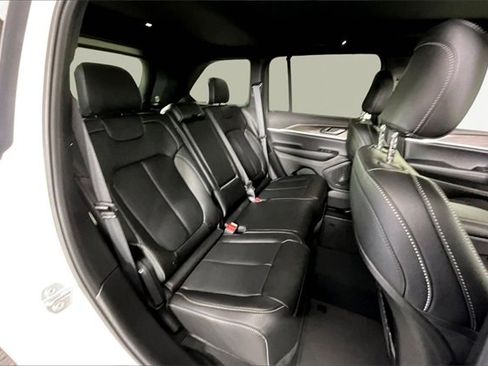New 2025 Jeep Grand Cherokee Limited w/ Black Appearance Package image 10