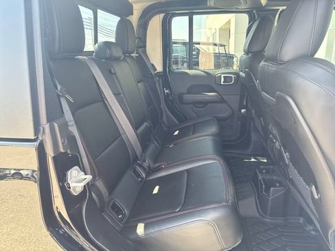 Used 2025 Jeep Gladiator Rubicon w/ Convenience Group AWD/4WD image 33