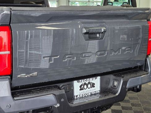 Used 2024 Toyota Tacoma SR5 AWD/4WD image 12