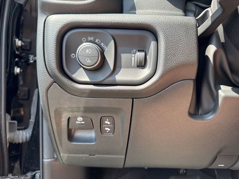 Used 2023 RAM 1500 Big Horn image 24