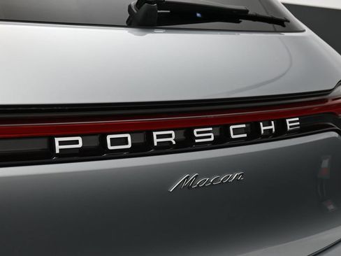 Certified 2025 Porsche Macan AWD/4WD image 14