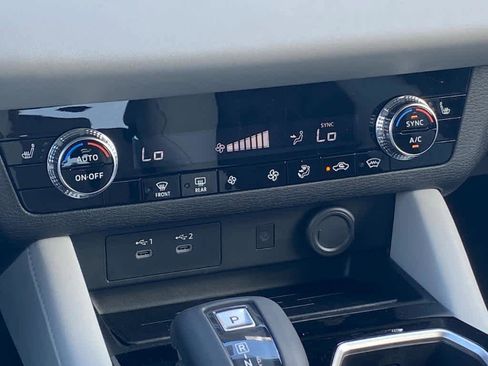 New 2025 Mitsubishi Outlander SE image 6