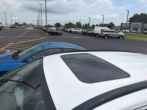 Used 2019 Toyota RAV4 XLE Premium AWD/4WD image 7