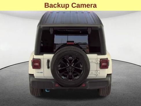 Used 2023 Jeep Wrangler Unlimited Sahara AWD/4WD image 7