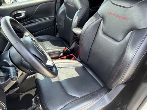 Used 2018 Jeep Renegade Trailhawk AWD/4WD image 28