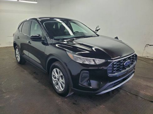 Used 2025 Ford Escape Active AWD/4WD image 3