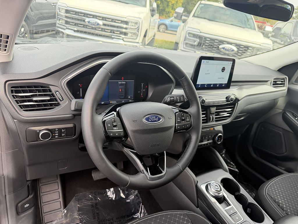 Used 2025 Ford Escape Active w/ Cold Weather Package AWD/4WD image 14