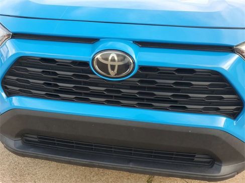 Used 2019 Toyota RAV4 LE image 28