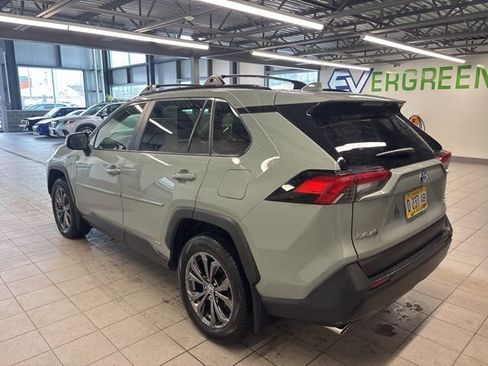 Used 2023 Toyota RAV4 XLE Premium image 4