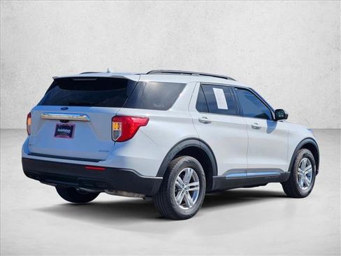 Used 2022 Ford Explorer XLT image 5