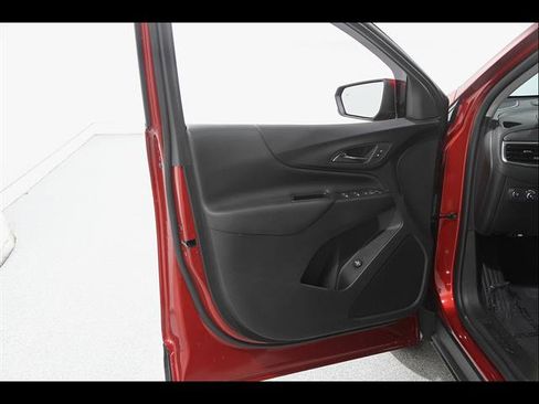 Used 2024 Chevrolet Equinox LT FWD image 4