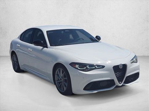 Used 2025 Alfa Romeo Giulia RWD image 3