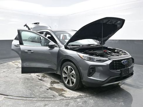 Used 2024 Ford Escape Platinum image 37
