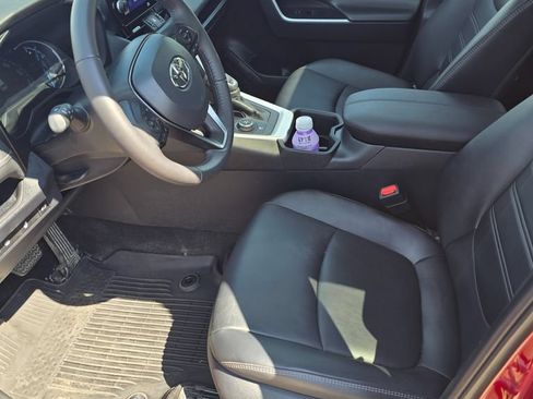 Used 2023 Toyota RAV4 XLE Premium AWD/4WD image 6