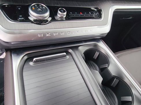 New 2026 Ford Expedition Max Platinum w/ Platinum Ultimate Package AWD/4WD image 39