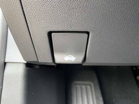 Used 2026 Chevrolet Equinox LT FWD image 25