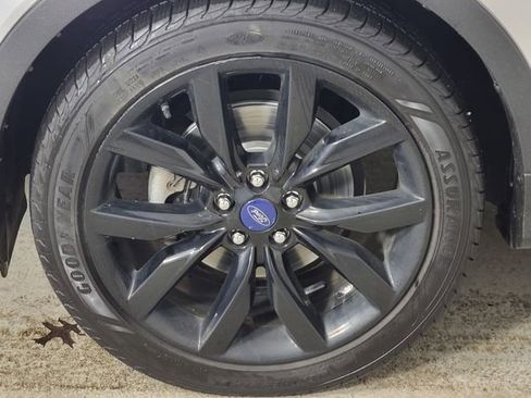 Used 2017 Ford Escape SE w/ Equipment Group 201A image 10