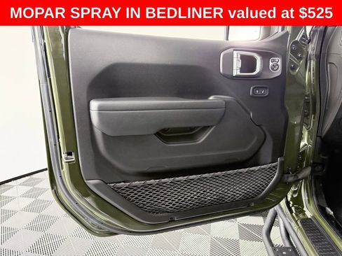 Used 2023 Jeep Gladiator Willys image 9