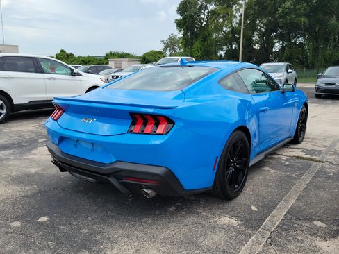 Used 2025 Ford Mustang GT RWD image 5