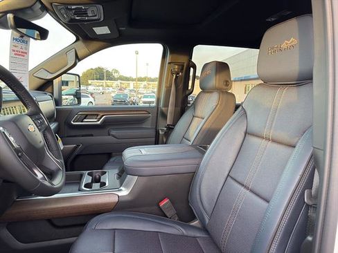 New 2026 Chevrolet Silverado 2500 High Country w/ High Country Premium Package AWD/4WD image 13