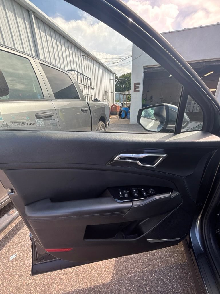 Used 2023 Kia Sportage EX FWD image 11