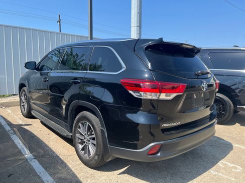 Used 2019 Toyota Highlander XLE AWD/4WD image 2