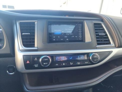Used 2019 Toyota Highlander XLE image 40
