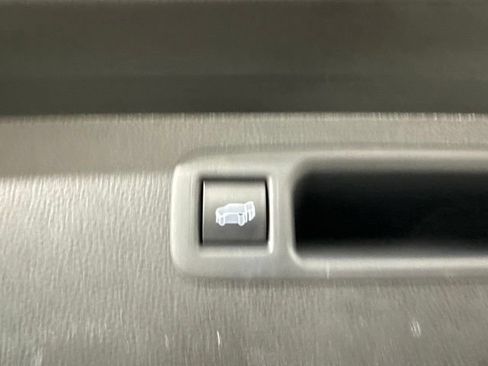 Used 2021 Toyota Highlander XLE FWD image 14