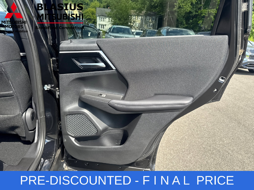 Used 2025 Mitsubishi Outlander ES AWD/4WD image 23