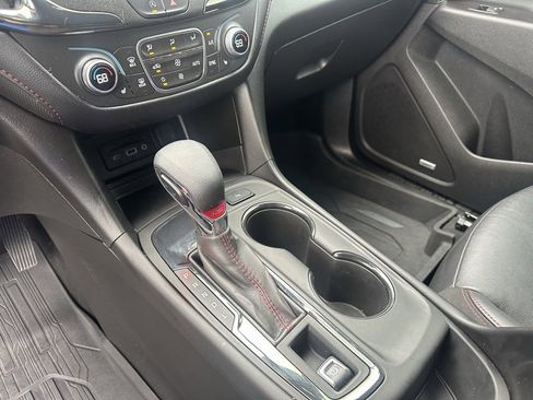 Used 2022 Chevrolet Equinox RS w/ RS Leather Package image 15