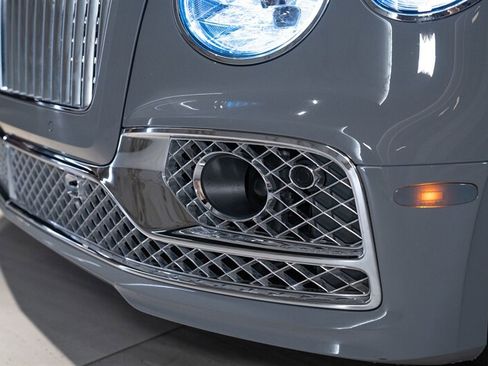 Used 2024 Bentley Flying Spur V8 AWD/4WD image 18