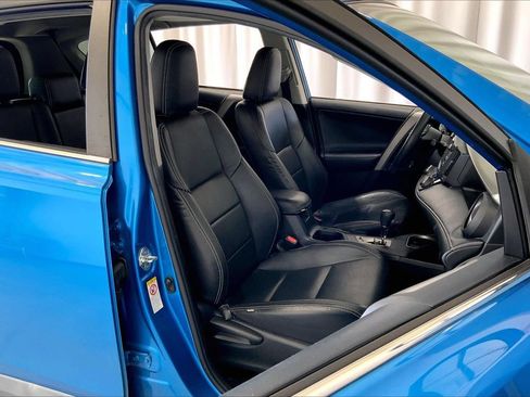 Used 2018 Toyota RAV4 XLE w/ Plus Extra Value Package FWD image 16