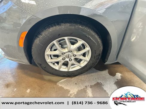 Used 2023 Chrysler Pacifica Touring-L image 28