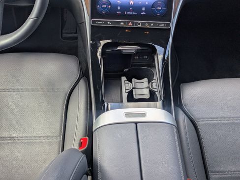 Used 2025 Mercedes-Benz C 300 Sedan image 17