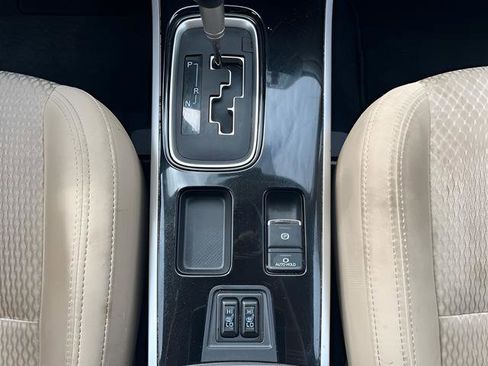 Used 2020 Mitsubishi Outlander ES image 29