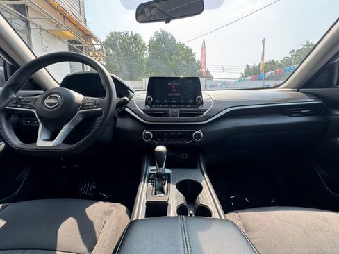 Used 2025 Nissan Altima 2.5 SV FWD image 28