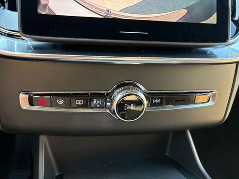 Certified 2026 Volvo XC90 B5 Core w/ Protection Package AWD/4WD image 17