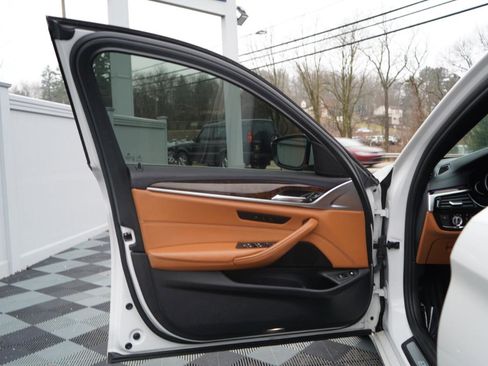 Used 2018 BMW 530e xDrive image 16