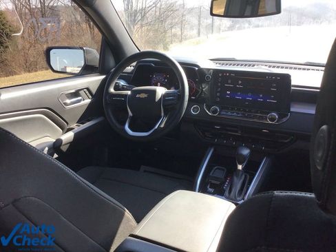 Used 2025 Chevrolet Colorado LT w/ Advanced Trailering Package image 17