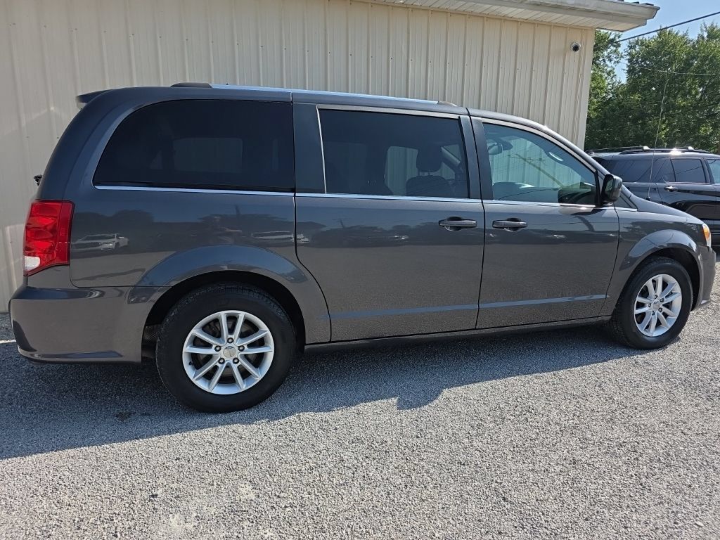 Used 2018 Dodge Grand Caravan SXT w/ Rear Park Assist Package FWD image 4