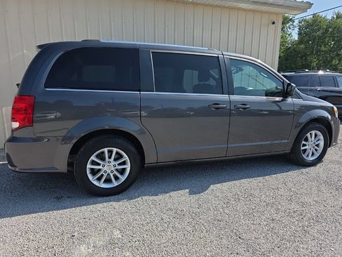 Used 2018 Dodge Grand Caravan SXT w/ Rear Park Assist Package FWD image 4