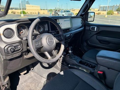 Used 2024 Jeep Wrangler Unlimited Sport AWD/4WD image 10